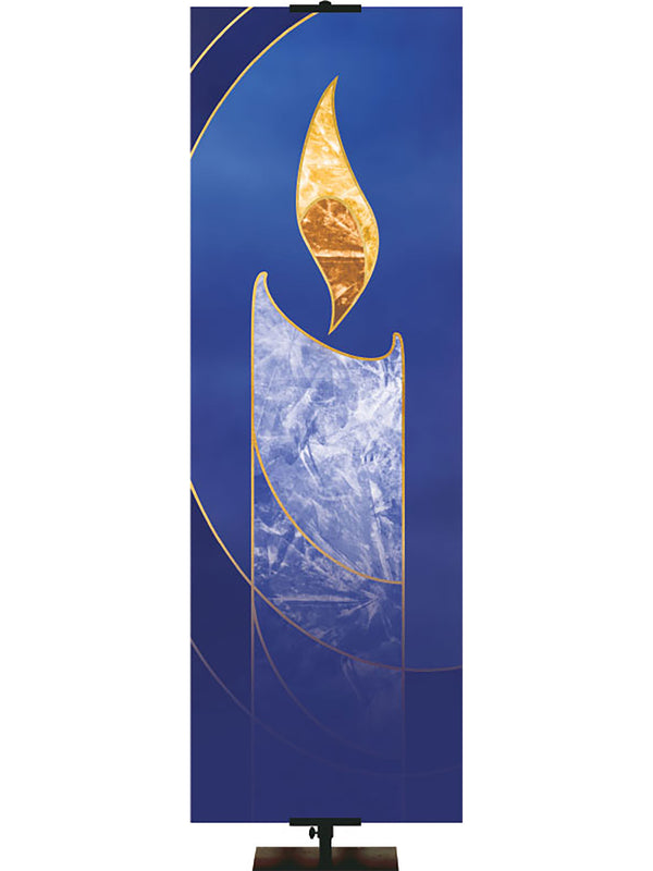 Liturgia navideña personalizada con vela a la izquierda